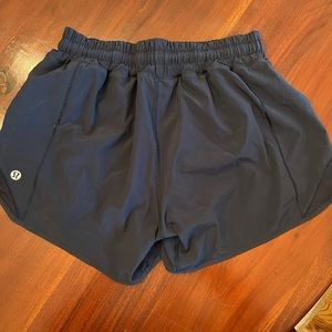 lululemon hotty hot 4”. Size 4. Navy